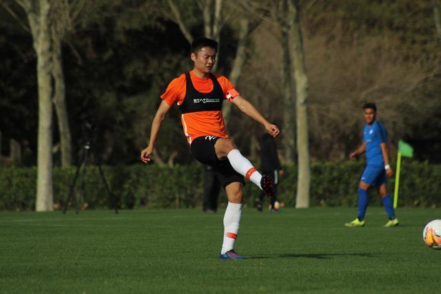 斯诺克世锦赛：赵心童首轮击败海菲尔德