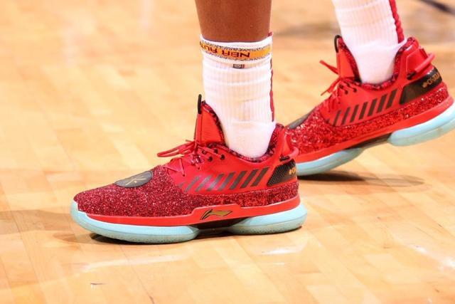 波士顿马拉松：肯尼亚选手包揽男女组冠军 双双实现卫冕